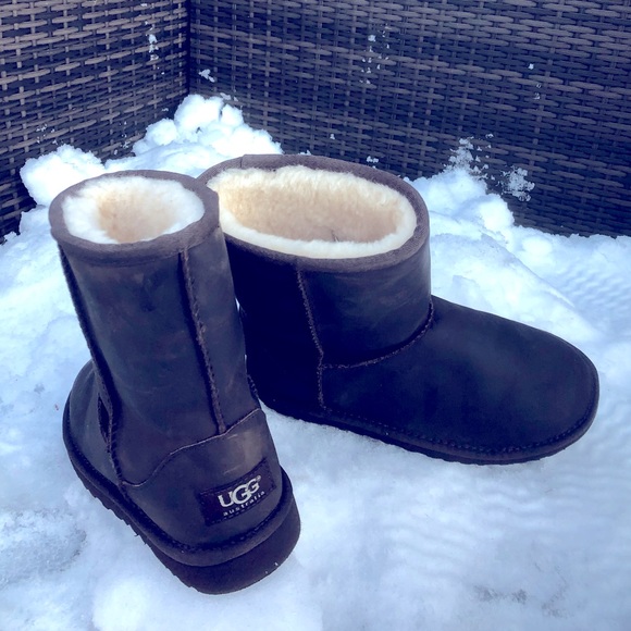 UGGs Classic Short Leather Boot Sz3 - Picture 1 of 11
